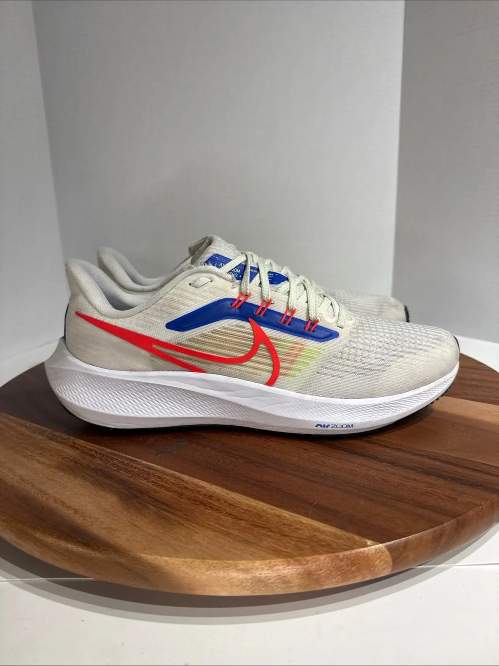 Nike Air Zoom Pegasus 39 white & Bright Crimson 2022 Men’s Size 9.5